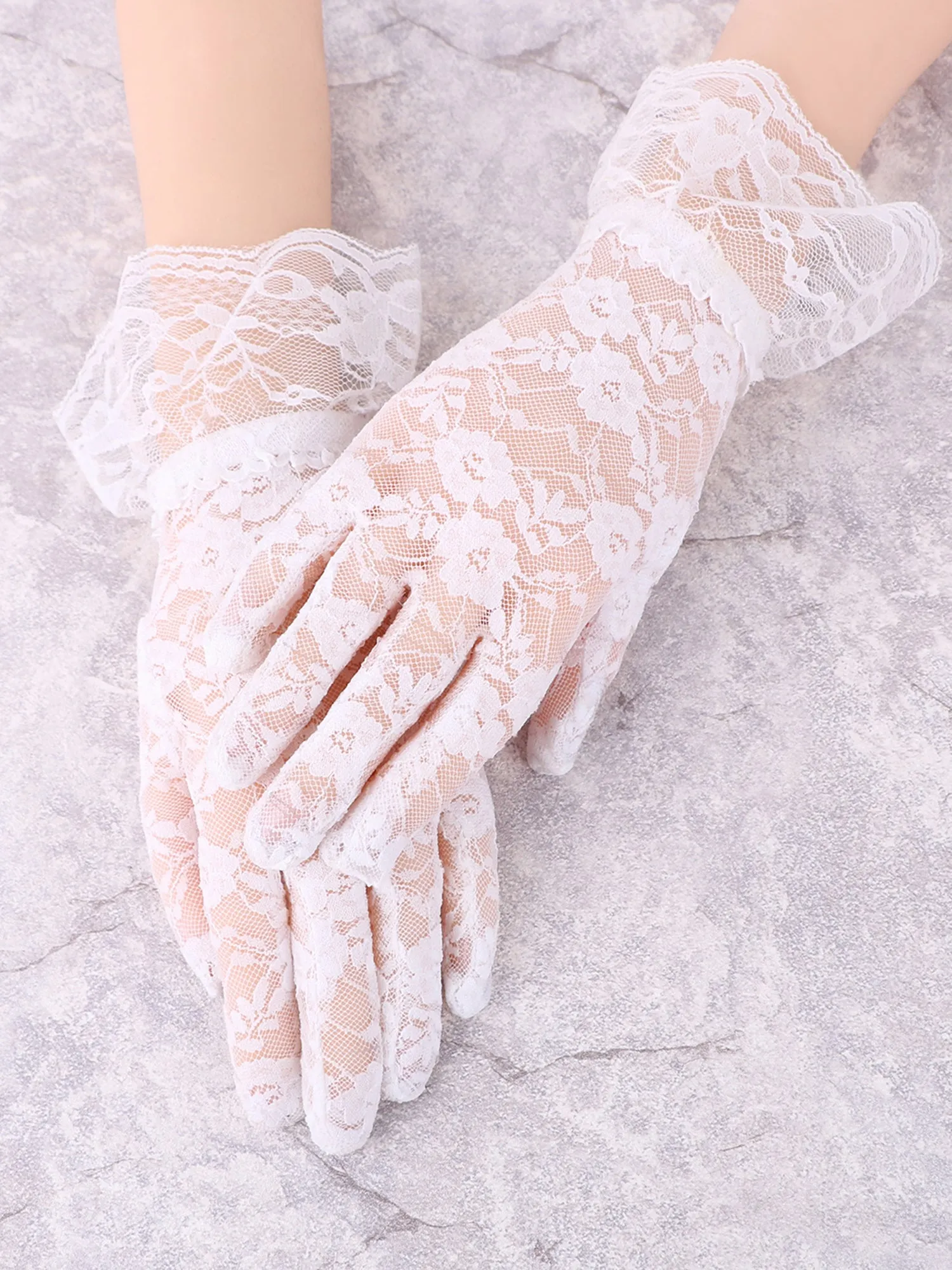 Child White Lace Gloves - Wrist Length